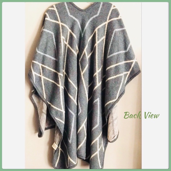 Gorgeous Warm Gray/Tan Plaid Flannel Wrap Cape Host Pick - Picture 8 of 10